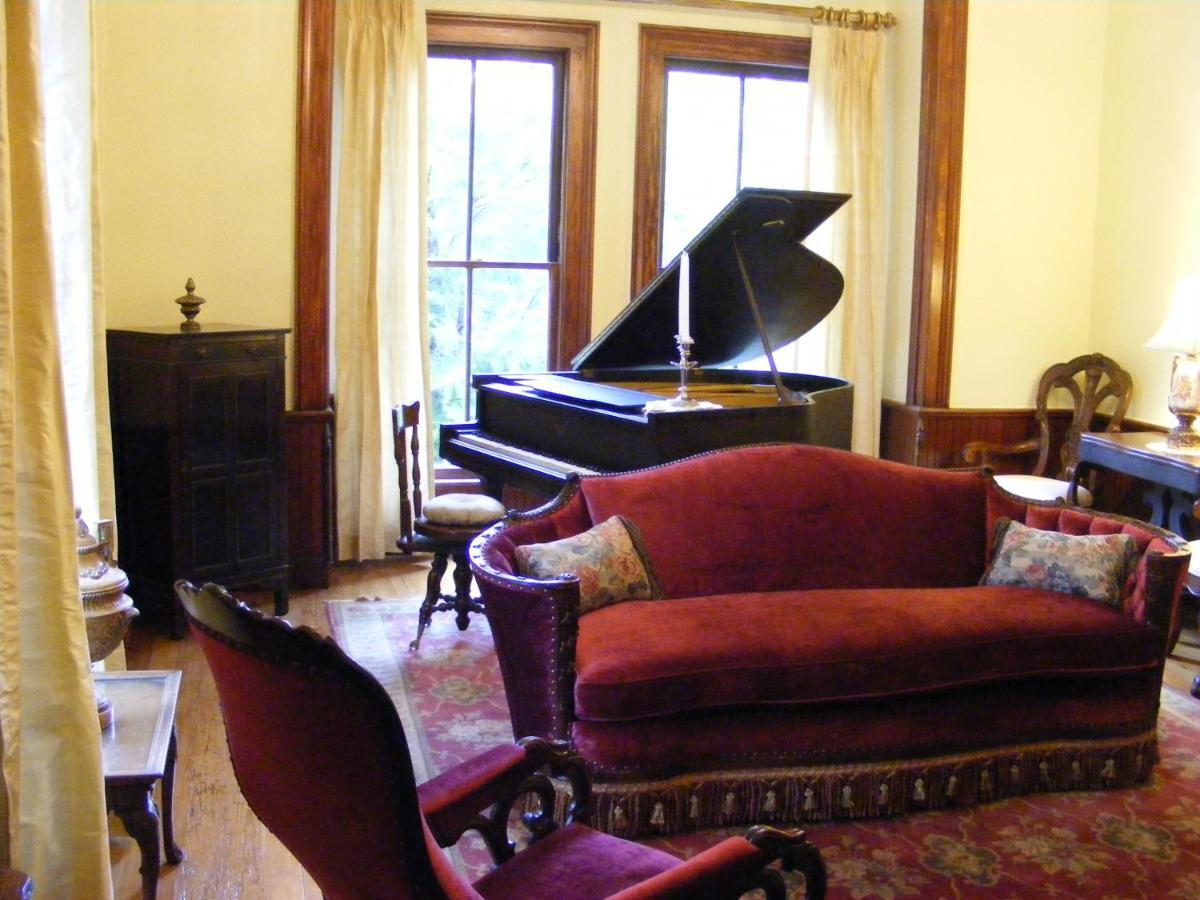 Adair Manor Bed & Breakfast Adairsville Exterior photo